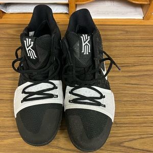 Kyrie 3 Black and White